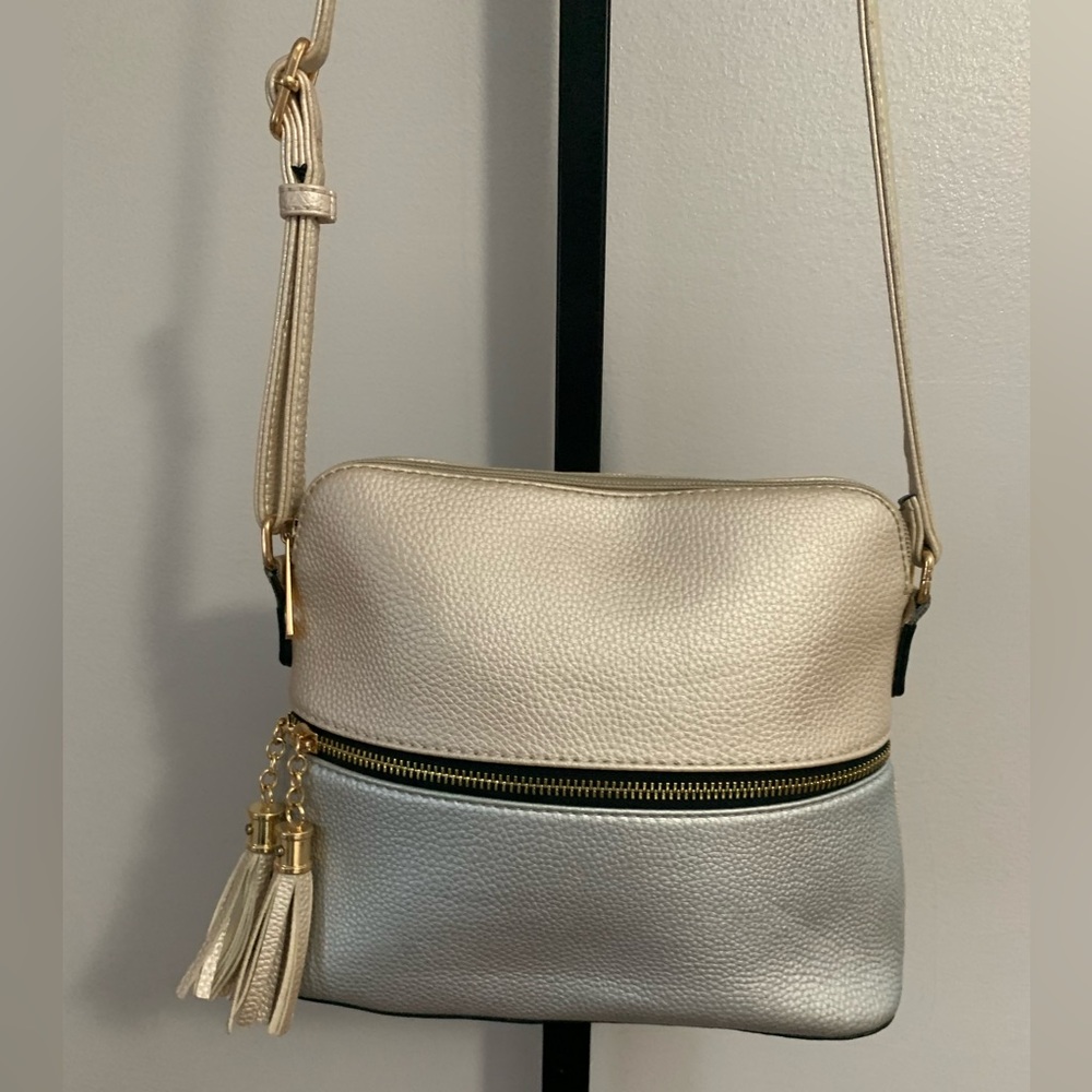 Champagne And Silver Cross Body - Picture 9 of 16